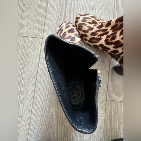 NEW!! Tory Burch Brooke Leopard Print Calf Hair Booties with Block Heel - Picture 6 of 7